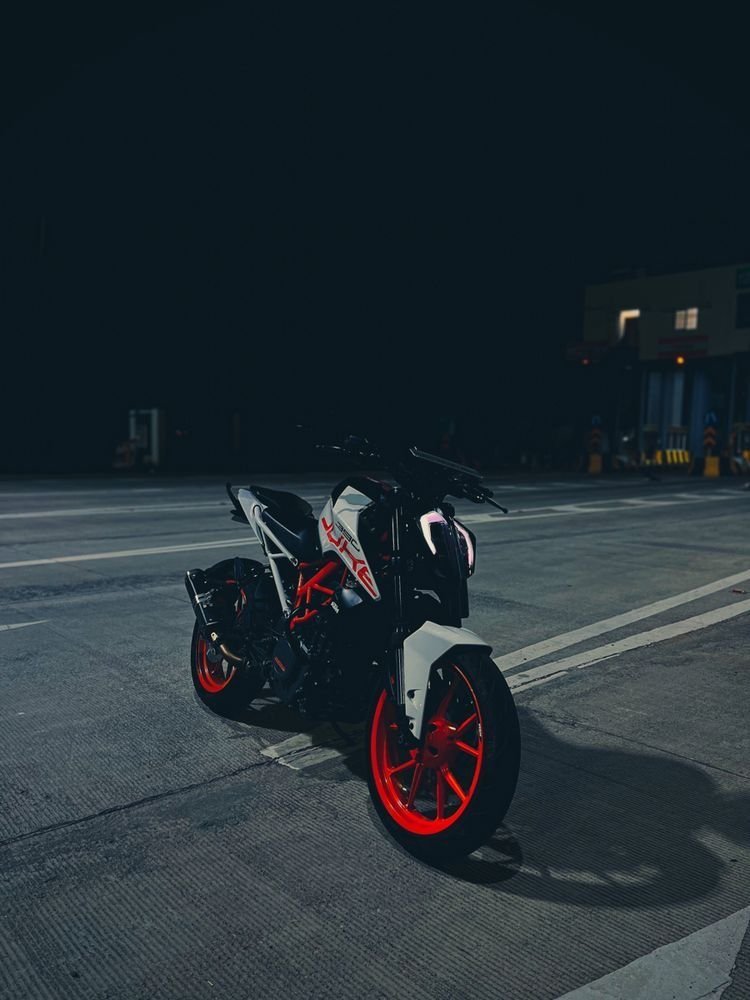 KTM Duke 390 Old Model 4K Wallpaper